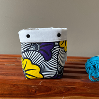 Floral yarn keeper